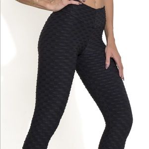 Black scrunch textured leggings